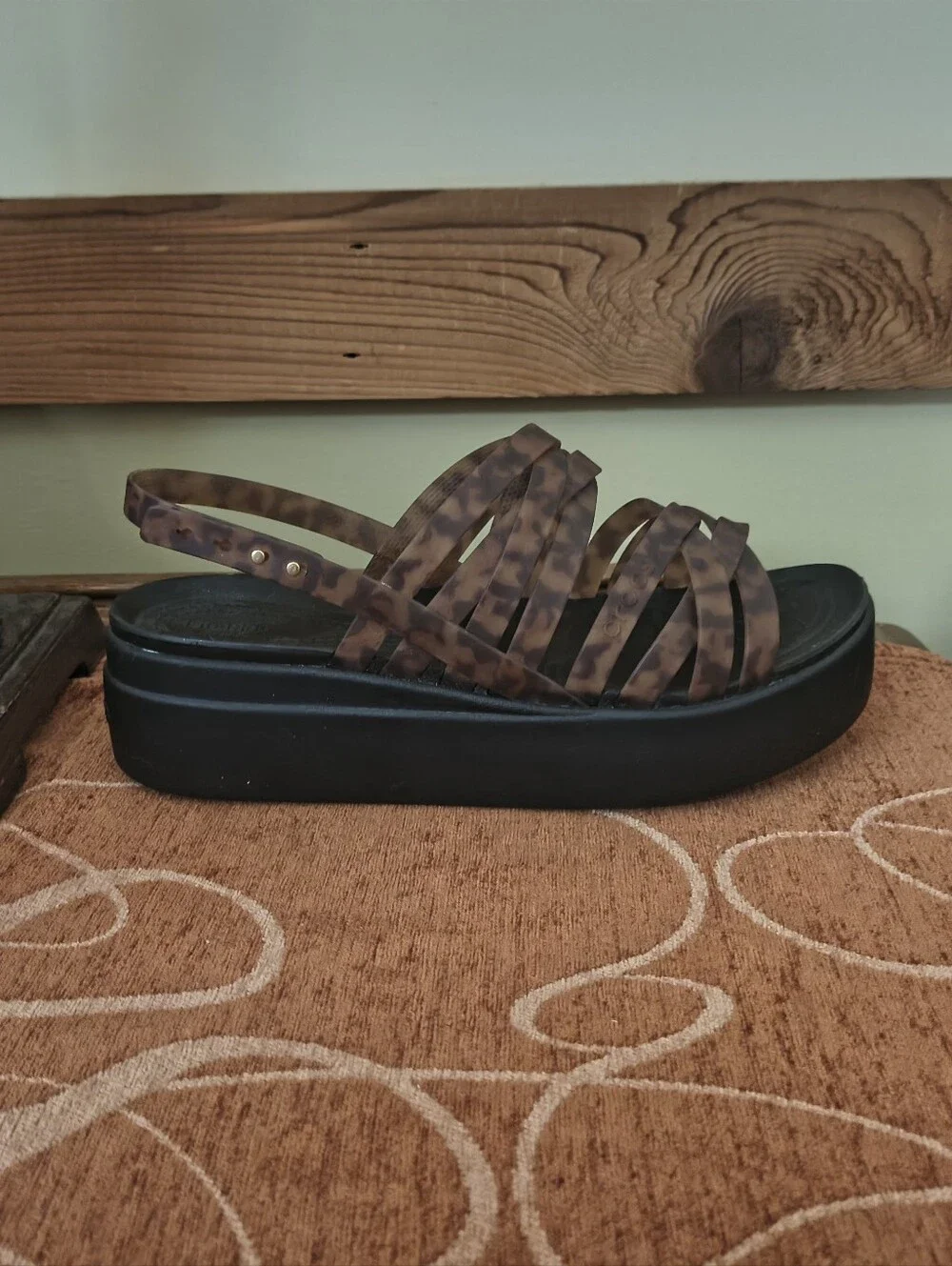 Crocs NWOT Shoes Womens Brooklyn Tortoise Strappy Low Sandals Wedge Mocha